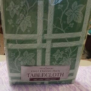 Green Vinyl Flannel Back Tablecloth